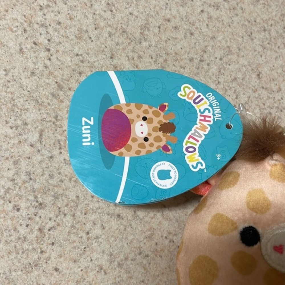 Squishmallows 3.5" Clip On Zuni The Giraffe - Picture 3 of 4